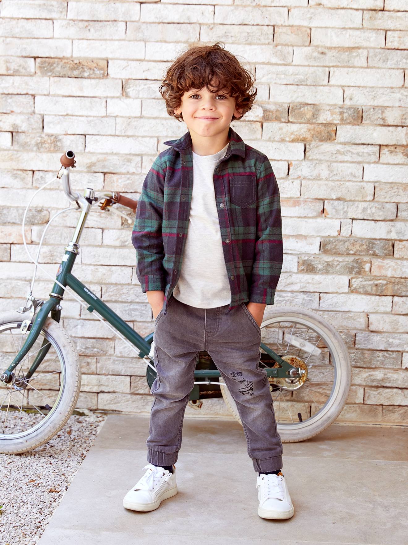 https://kids-avenue.com.ua/pages/gallery/5989/pantalon-jogger-en-molleton-effet-denim-facile-a-enfiler-garcon.jpg