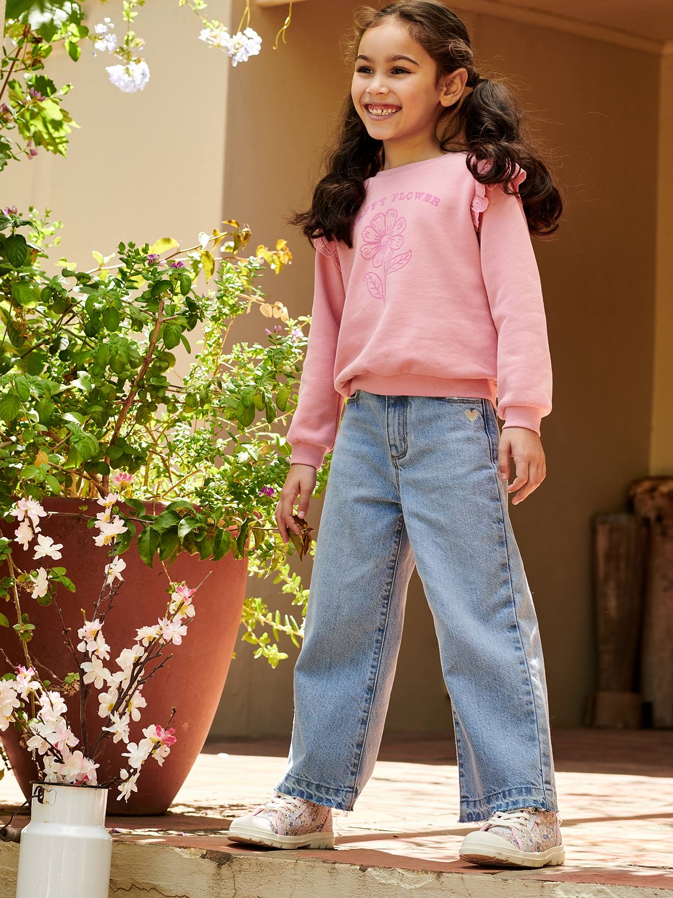 https://kids-avenue.com.ua/pages/gallery/6125/jean-large-fille-bas-effiloche.jpg