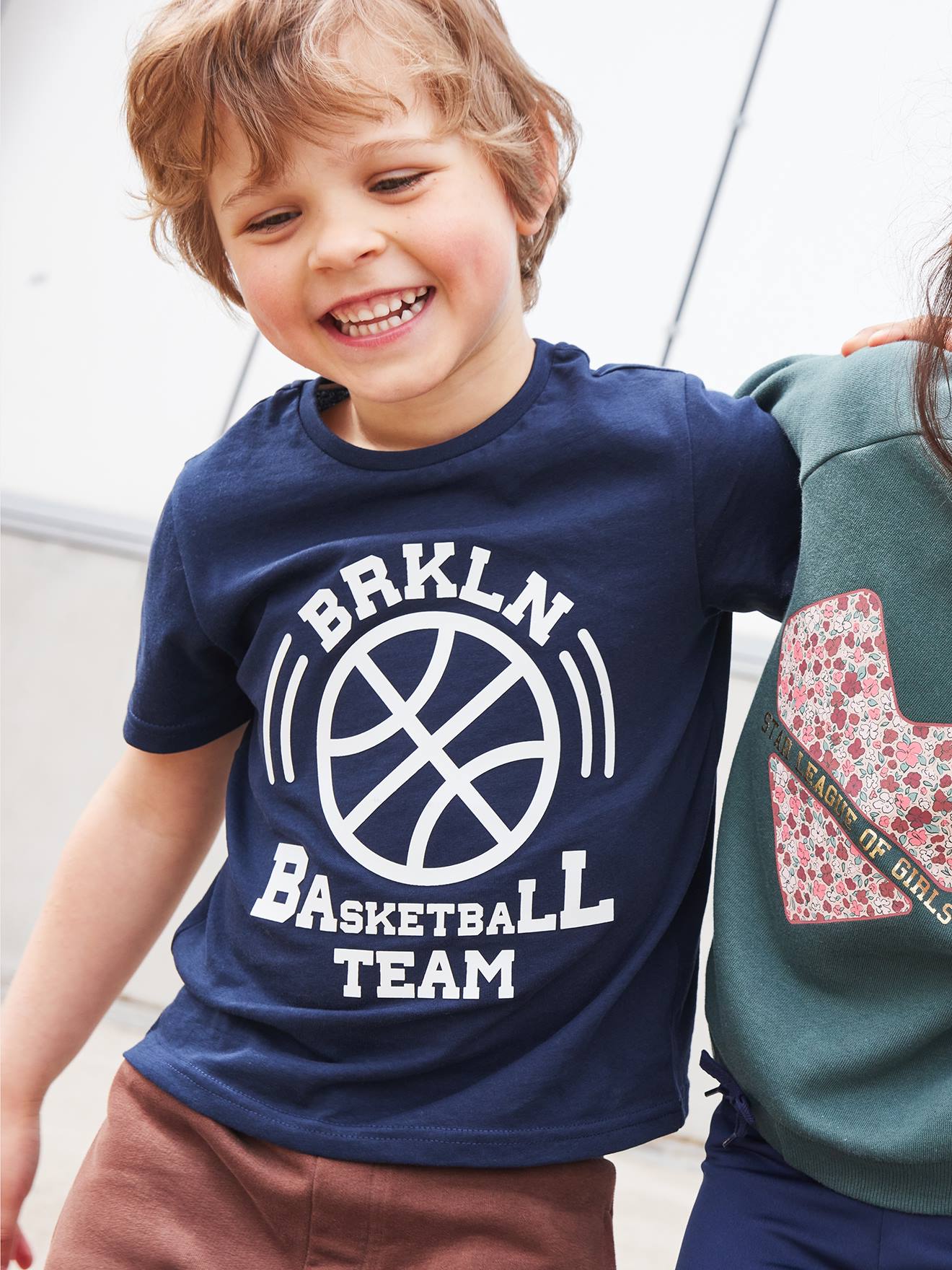 https://kids-avenue.com.ua/pages/gallery/6174/tee-shirt-sport-motif-ballon-en-relief-garcon.jpg