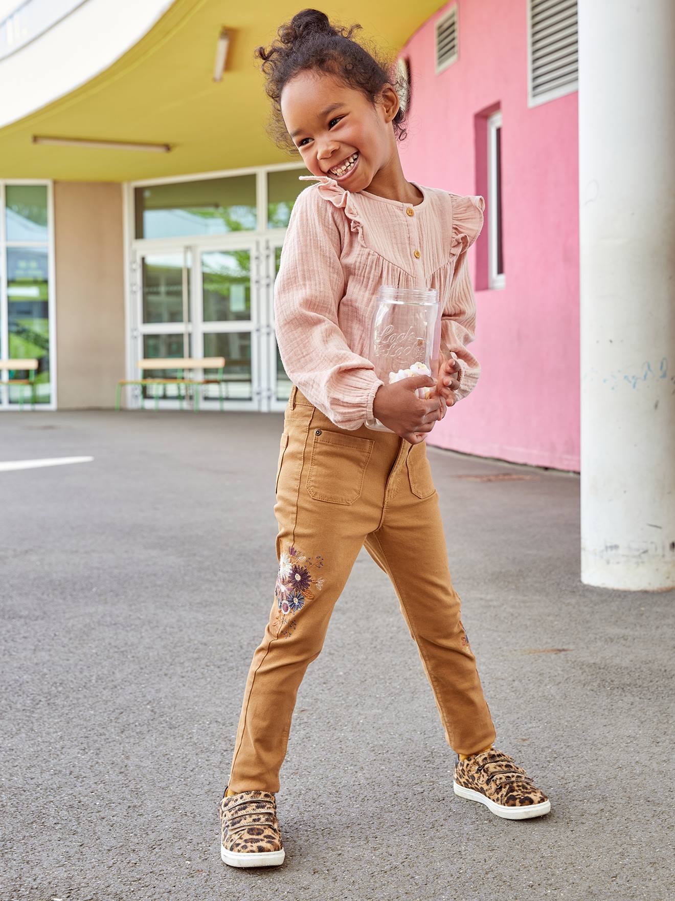 https://kids-avenue.com.ua/pages/gallery/6215/pantalon-slim-brode-fleurs-fille-taille-haute.jpg