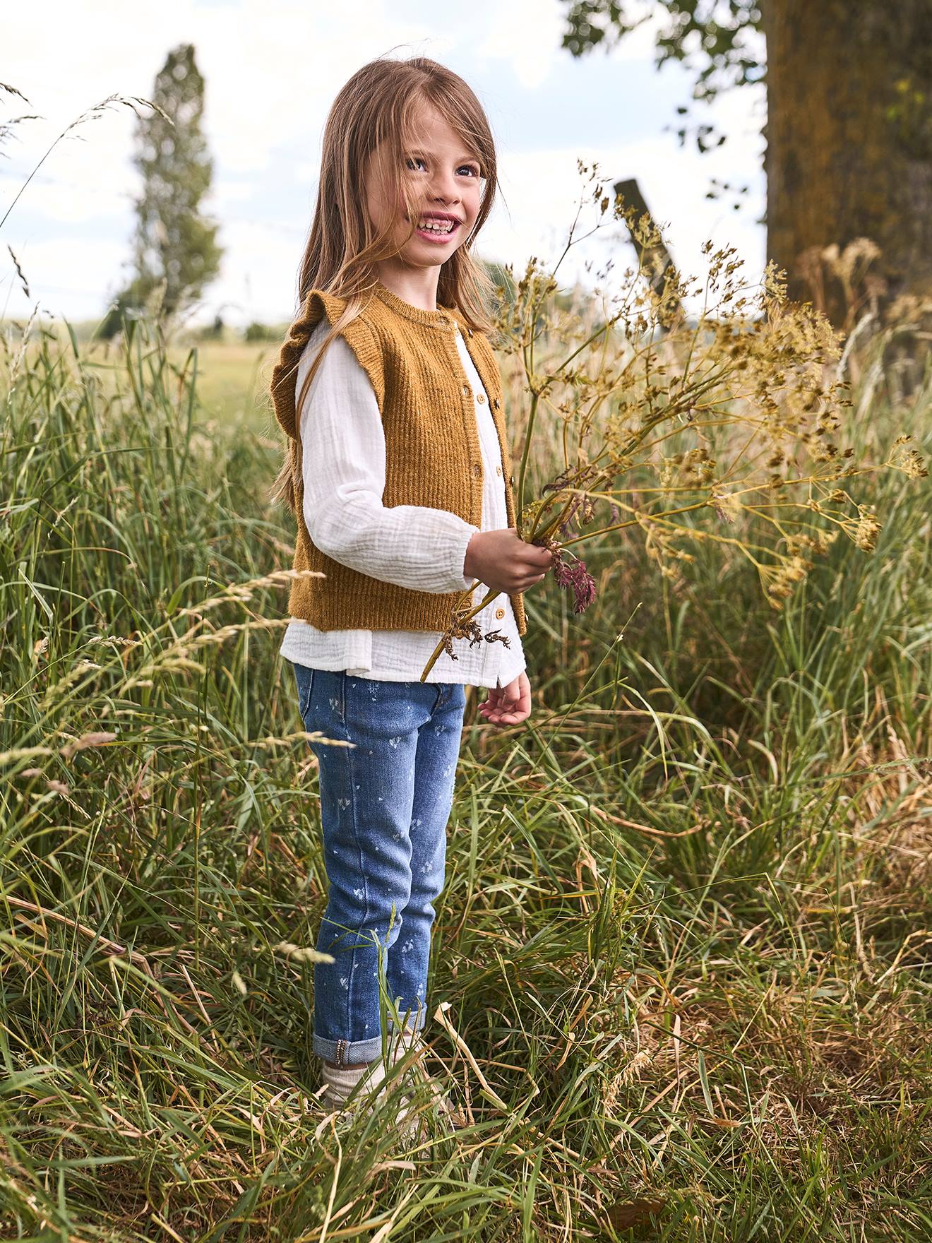 https://kids-avenue.com.ua/pages/gallery/6255/jean-droit-details-uses-fille.jpg