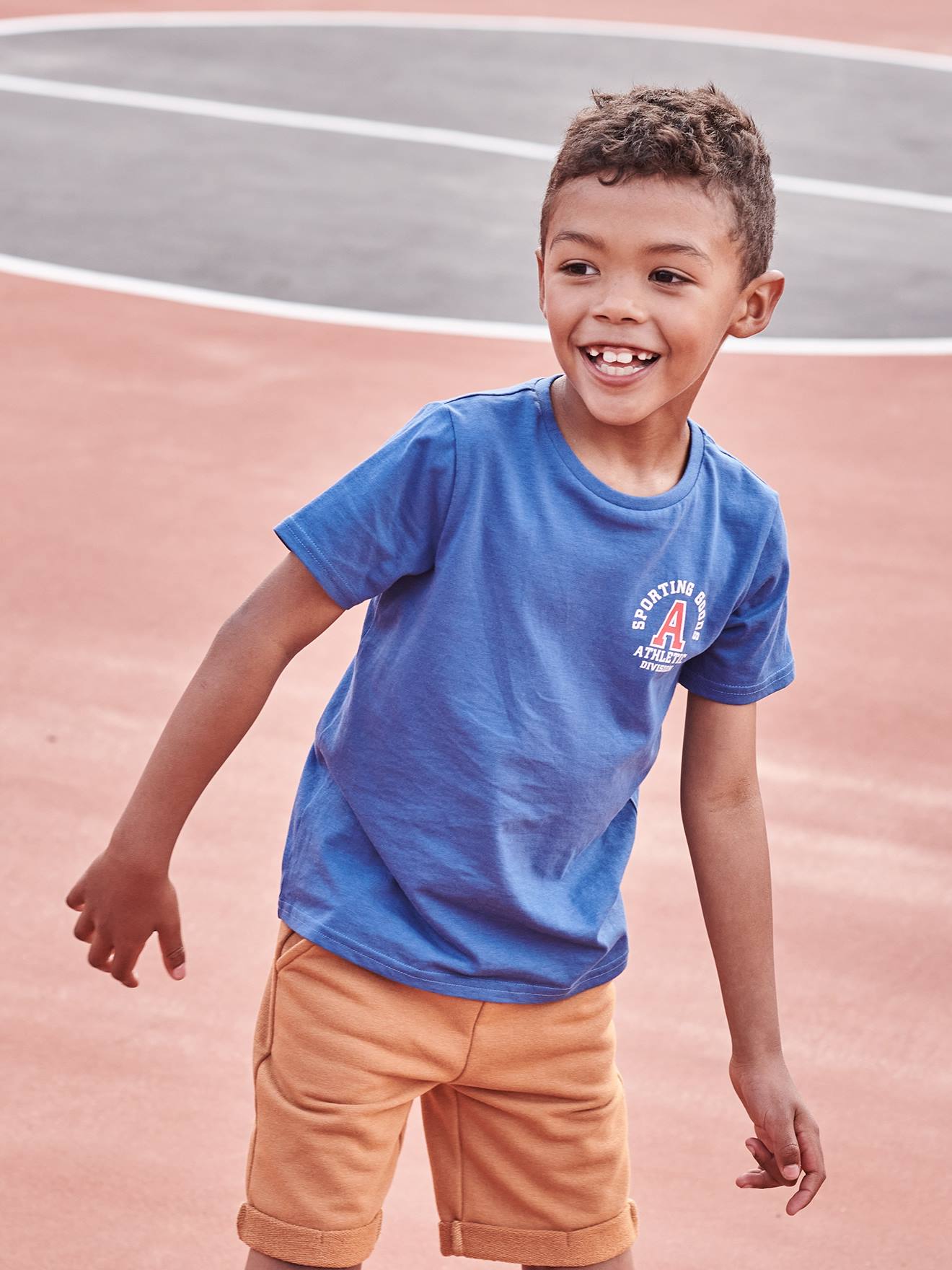 https://kids-avenue.com.ua/pages/gallery/6313/t-shirt-team-sport-basics-garcon.jpg
