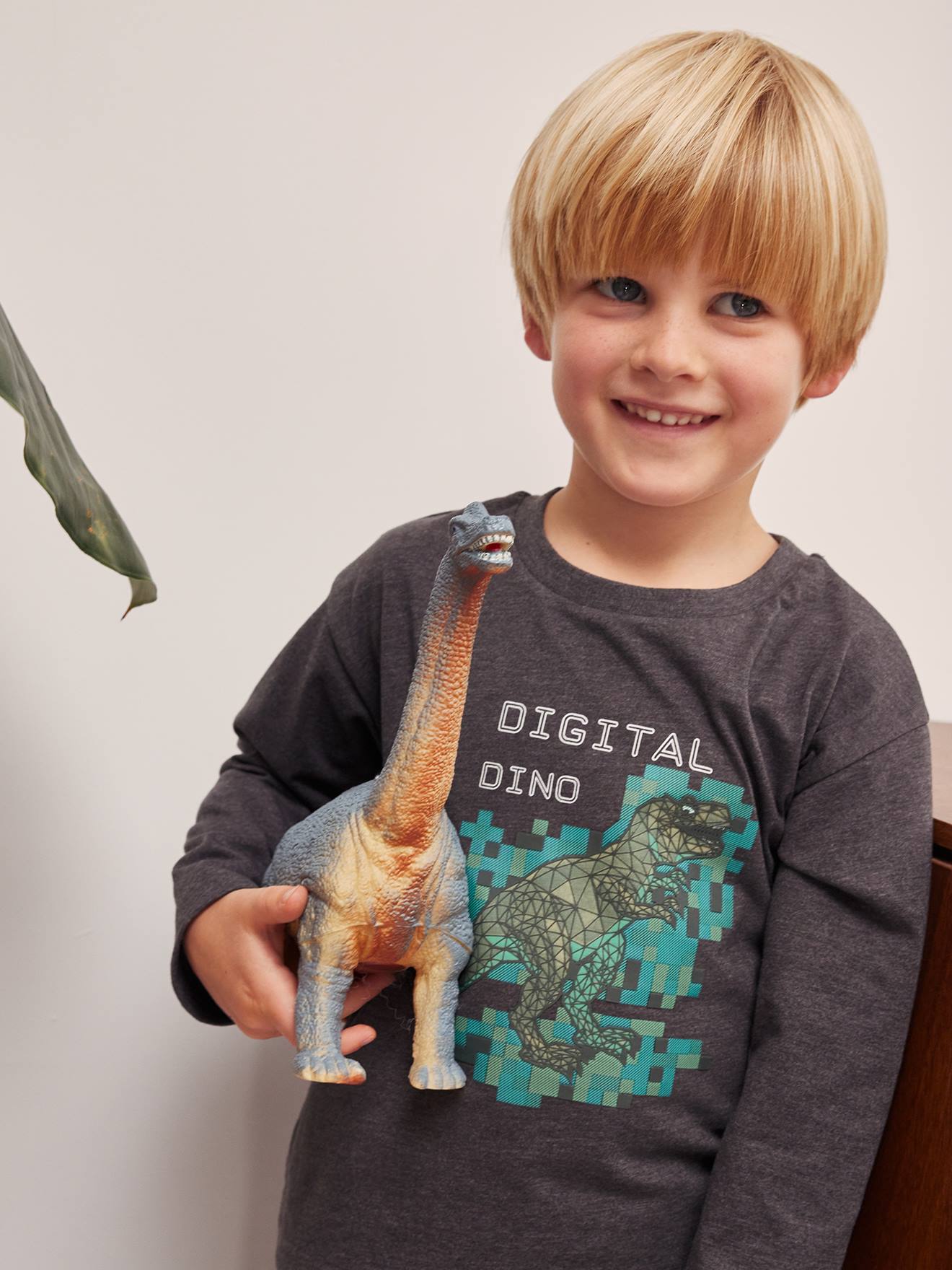 https://kids-avenue.com.ua/pages/gallery/6348/t-shirt-digital-dino-effet-pixel-en-relief-garcon.jpg