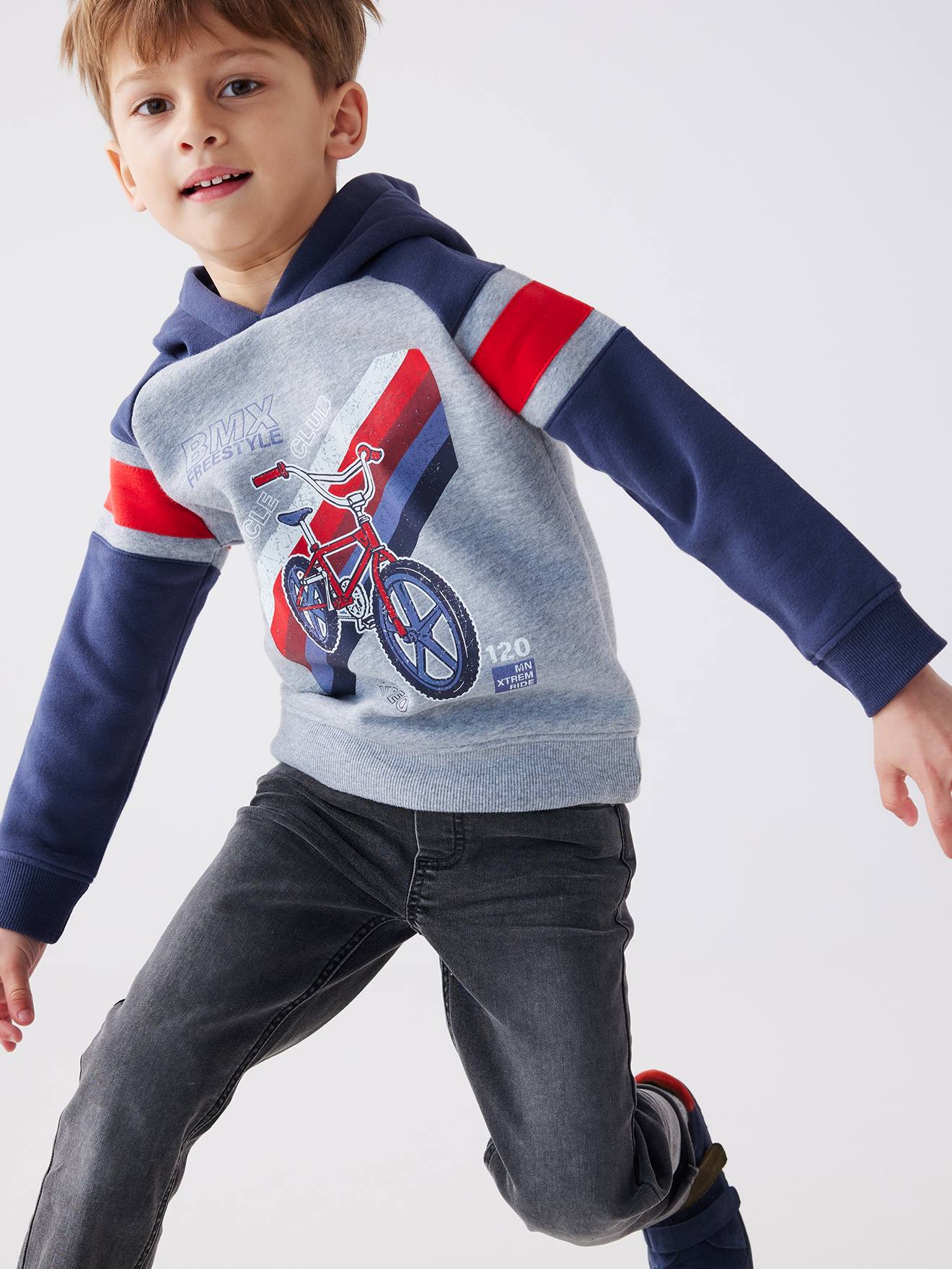 https://kids-avenue.com.ua/pages/gallery/6362/sweat-a-capuche-motif-graphique-manches-raglan-garcon.jpg