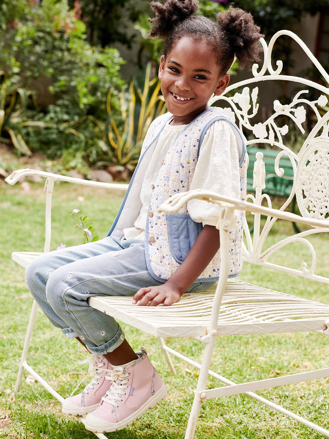 https://kids-avenue.com.ua/pages/gallery/6454/gilet-matelasse-sans-manches-fille.jpg