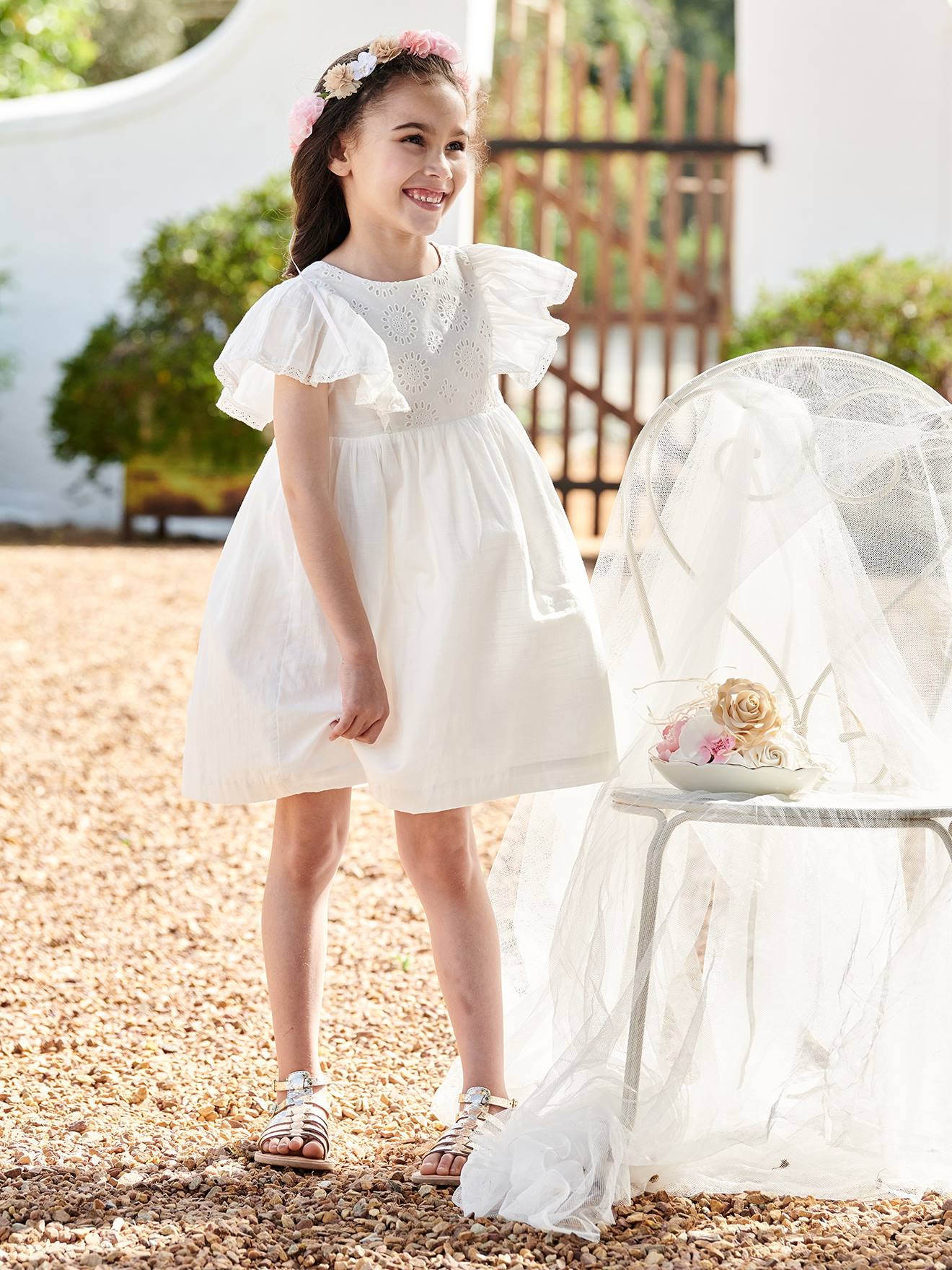 https://kids-avenue.com.ua/pages/gallery/6589/robe-de-ceremonie-details-broderie-anglaise-fille.jpg