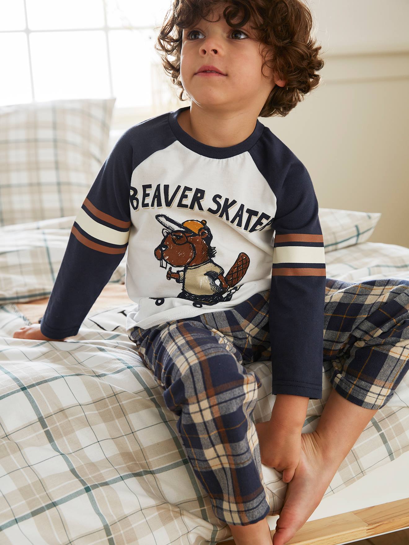 https://kids-avenue.com.ua/pages/gallery/6688/pyjama-castor-garcon-avec-bas-en-flanelle.jpg